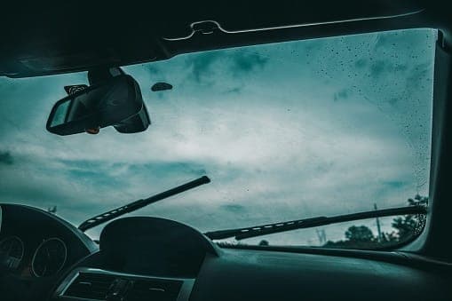 Kaca Film Mobil Depan: Apa Manfaatnya untuk Pengendara Mobil?