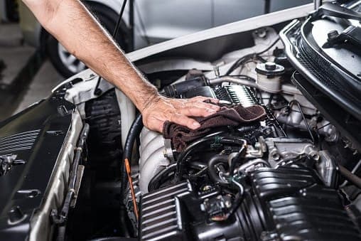 Radiator Mobil Bocor? Ini Penyebabnya yang Harus Anda Waspadai!