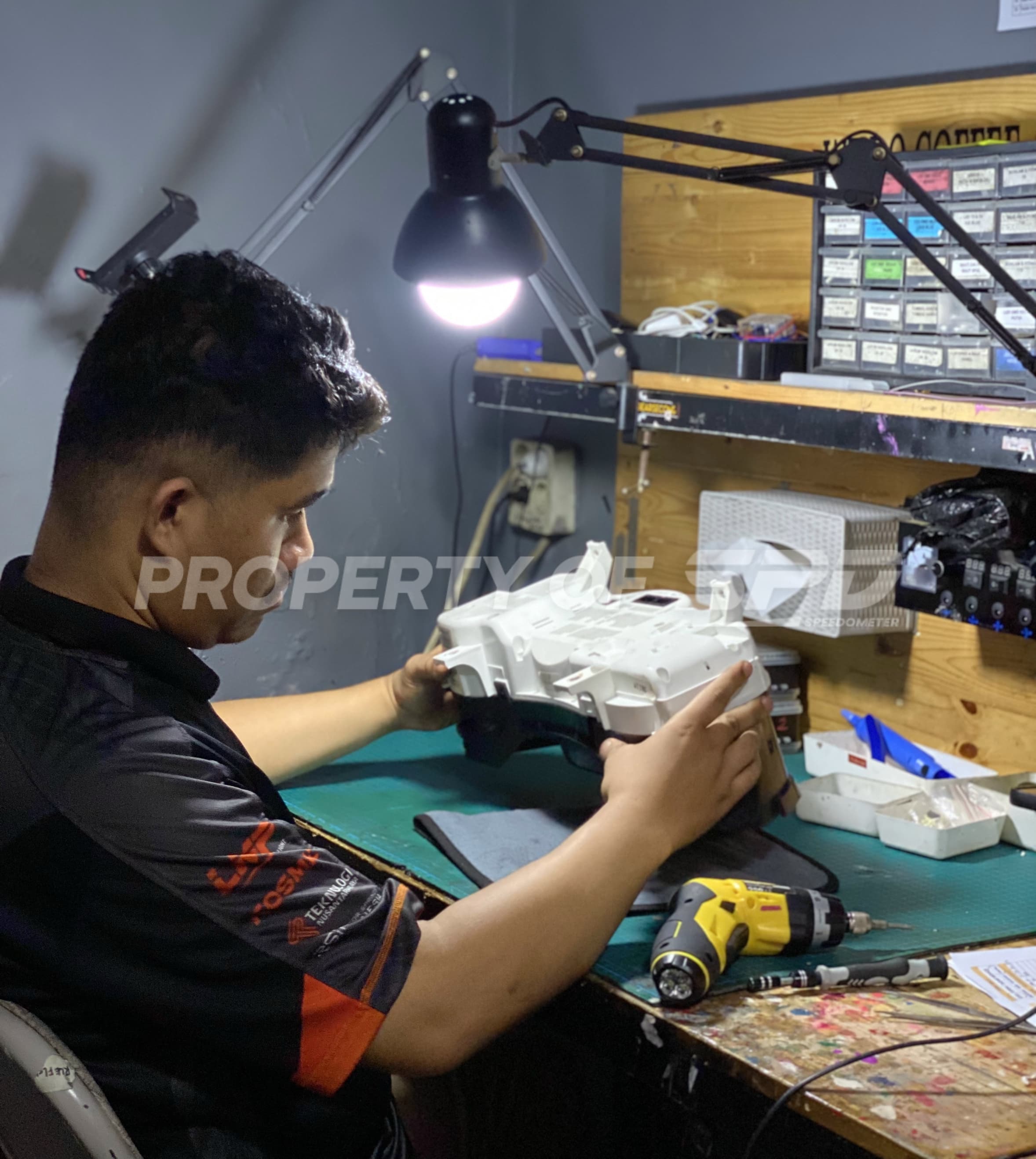 Dapur Rahasia SPD Speedometer: Mengintip Proses di Balik Terciptanya Panel Instrumen yang Presisi dan Artistik